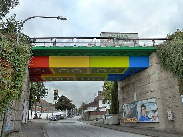 Il ponte-Lego a Wuppertal, Germania (Morty, CC BY-SA 3.0, Wikipedia)