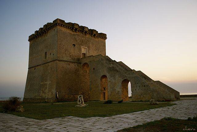 Torre Lapillo (Linosalento, CC BY-SA 3.0, Wikipedia)