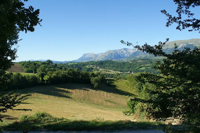 I Monti Sibillini visti da Amandola (Romabernhard, CC BY-SA 3.0, Wikicommons)