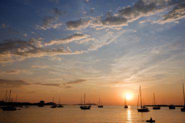 Sant Antoni de Portmany, Ibiza, al tramonto (kertlis, iStock)