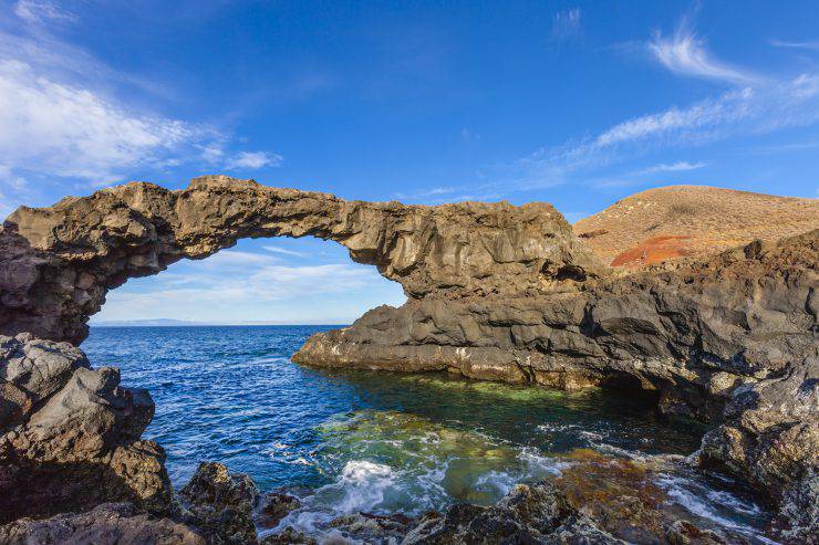 Arch of volcanic rock known as Charco Manso; nearby you can find a fantastic bathing place. Echedo, El Hierro, Canary Islands, Spain. Canon EOS 5D Mark II