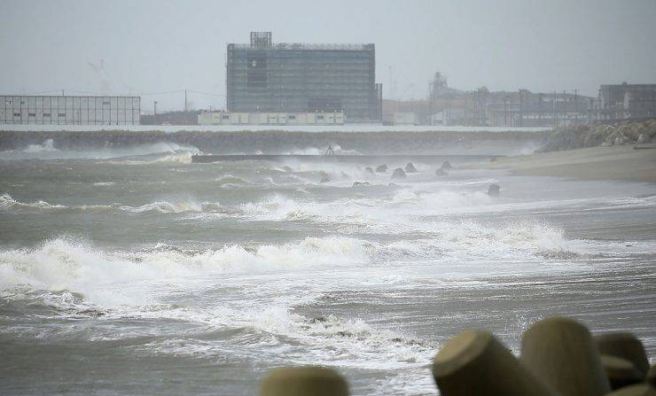 Waves beat against the seashore in Ishinomaki, Miyagi prefecture, on August 30, 2016 as Typhoon Lionrock makes its course towards northeastern Japan. A strong typhoon was on course to directly hit Japan's northeast on August 30, with authorities warning of heavy rain and high waves along the Pacific coast devastated by the 2011 monster tsunami. / AFP / JIJI PRESS / JIJI PRESS / Japan OUT (Photo credit should read JIJI PRESS/AFP/Getty Images)