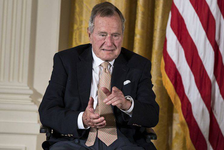 Former US President George H. W. Bush points to his wife Barbara Bush during an event in the East Room of the White House July 15, 2013 in Washington, DC. Obama hosted former US President George H. W. Bush and Barbara Bush to honor the 5000th Daily Point of Light Award which is a program started in response to Bush's call for volunteerism. AFP PHOTO/Brendan SMIALOWSKI        (Photo credit should read BRENDAN SMIALOWSKI/AFP/Getty Images)