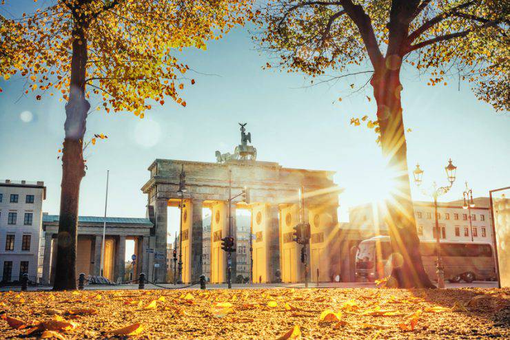 berlino autunno porta di brandeburgo