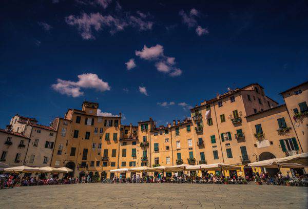 Piazza Anfiteatro, Lucca (iStock)