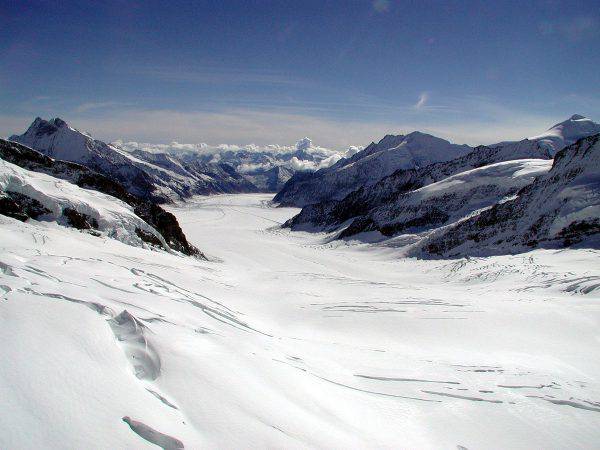 Ghiacciaio dell'Aletsch, Svizzera (Adrian Sulc, CC BY-SA 3.0, Wikipedia)