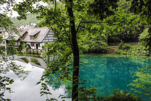 Blautopf, Germania (Masih Imani Nia, CC BY-SA 4.0, Wikipedia)