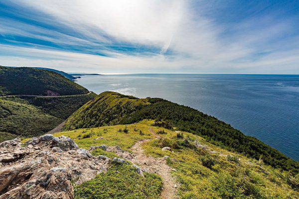 Cabot Trail, Cape Breton, Nuova Scozia, Canada (Tony Webste, CC BY-SA 2.0, Wikicommons)