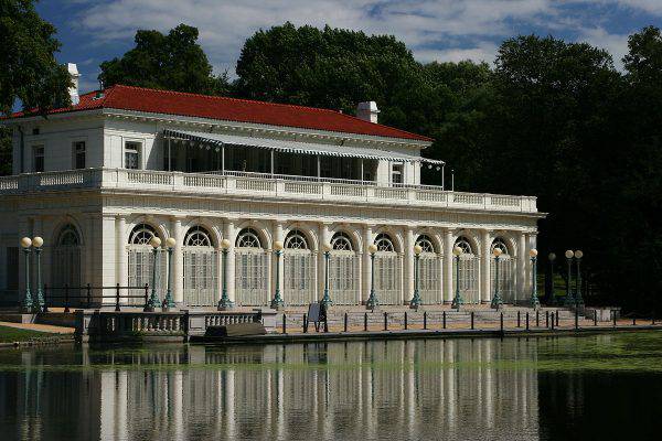 Prospect Park Boathouse, Brooklyn, New York ( Ben Franske, GFDL, Wikipedia)