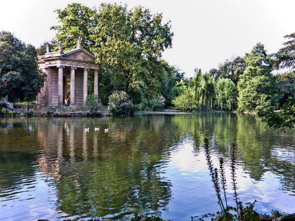 Villa Borghese, Tempio di Esculapio (Jean-Christophe BENOIST, CC BY 3.0, Wikicommons)