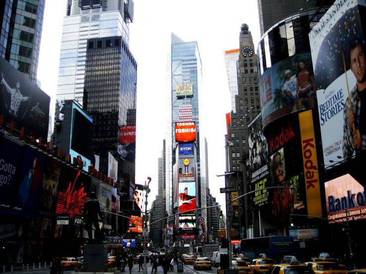 Times Square, New York (JavierDo, CC BY-SA 3.0, Wikicommons)