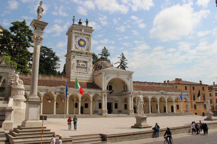 Udine, Piazza della Libertà (Creando, CC BY-SA 3.0, Wikicommons)