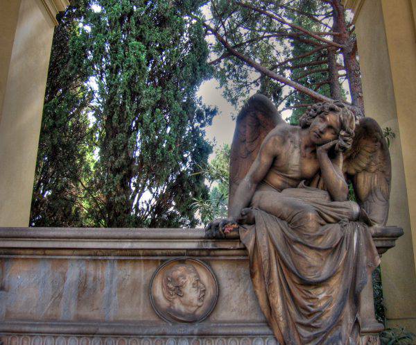 Cimitero del Verano, Roma, angelo ( iessi - Flickr, CC BY 2.0, Wikicommons)