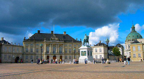 Palazzo di Amalienborg, Copenaghen ( Mariusz Paździora , CC BY-SA 3.0, Wikipedia)