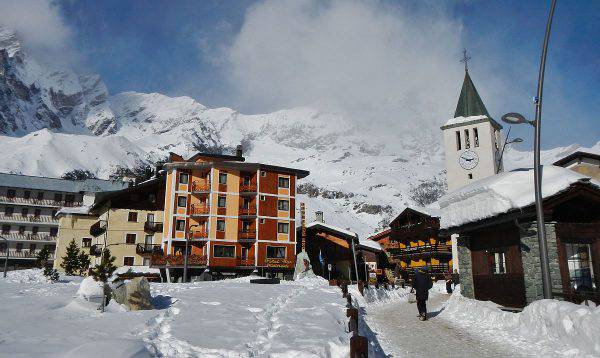 festa della donna sulla neve