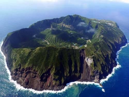 isola di Aogashima web source