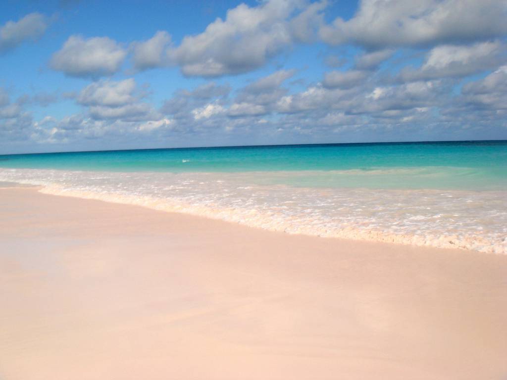 https://www.viagginews.com/wp-content/uploads/2017/05/pink_sands_bahamas.jpg