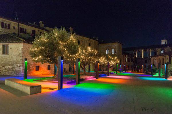 Albero Di Natale Gubbio Umbria.Mercatini Di Natale 2017 In Umbria I Piu Belli Da Visitare