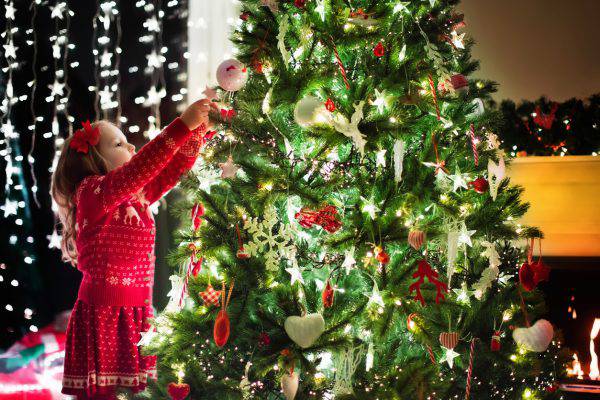 Perche Natale.Curiosita Natalizie Perche Decoriamo L Albero Di Natale E Chi Lo Ha Inventato