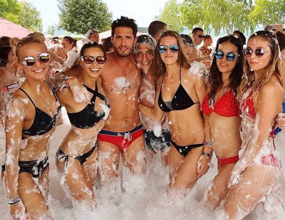 anthony-botta-tinder-surfer