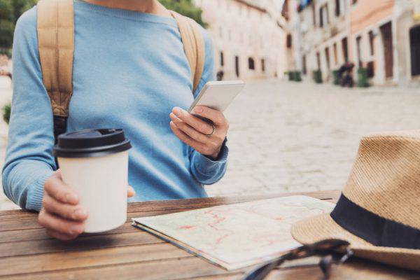 donna vacanze viaggio power bank