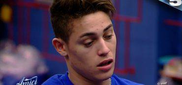 serale-amici-2018-einar-parla-con-mamma