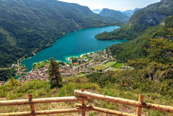 Guida Blu 2018 I Laghi Più Belli Ditalia E Con Le Acque