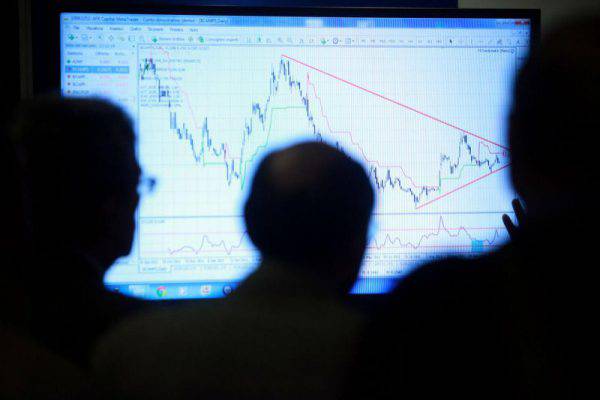Rally Borsa Milano: +2,23%. Spread a 297 Rally Borsa Milano: +2,23%. Spread a 297