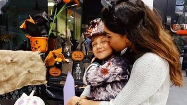 Belen, scatto a sorpresa per Halloween: "Te amo mi diablito"