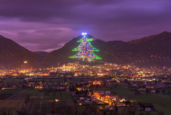 alberi-natale-2018-italia-mondo-bellissimi-particolari-eleganti.