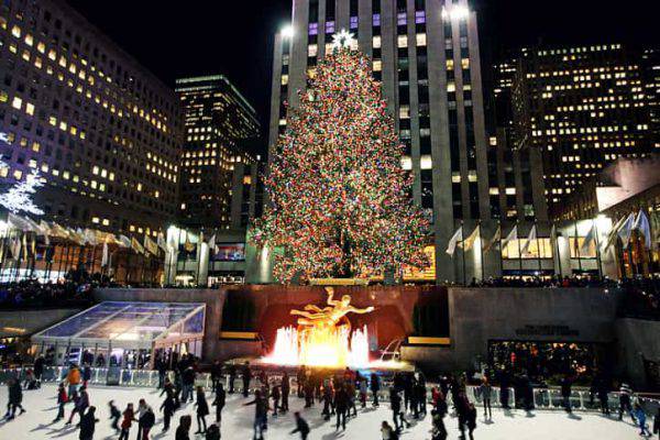 Addobbi Natalizi New York 2020.Natale A New York Lo Spettacolo Dell Albero Del Rockfeller Center