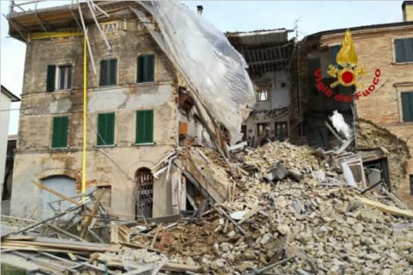 terremoto crollato edificio macerata