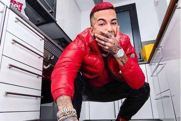 sfera ebbasta insulti