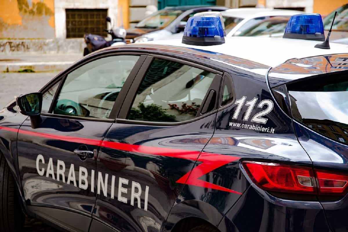 ragazza violentata carabinieri