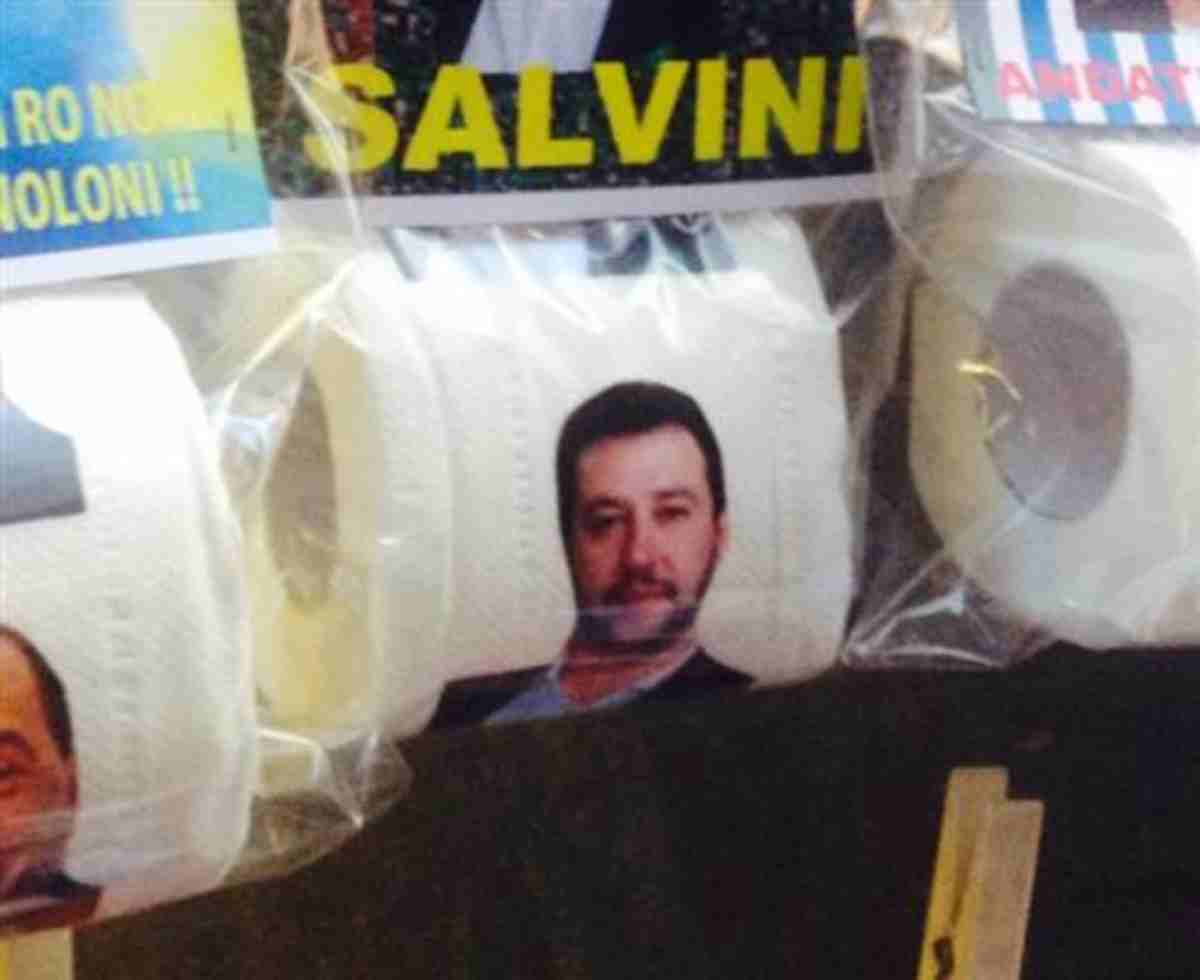 Avvistata la carta igienica con la faccia di Salvini