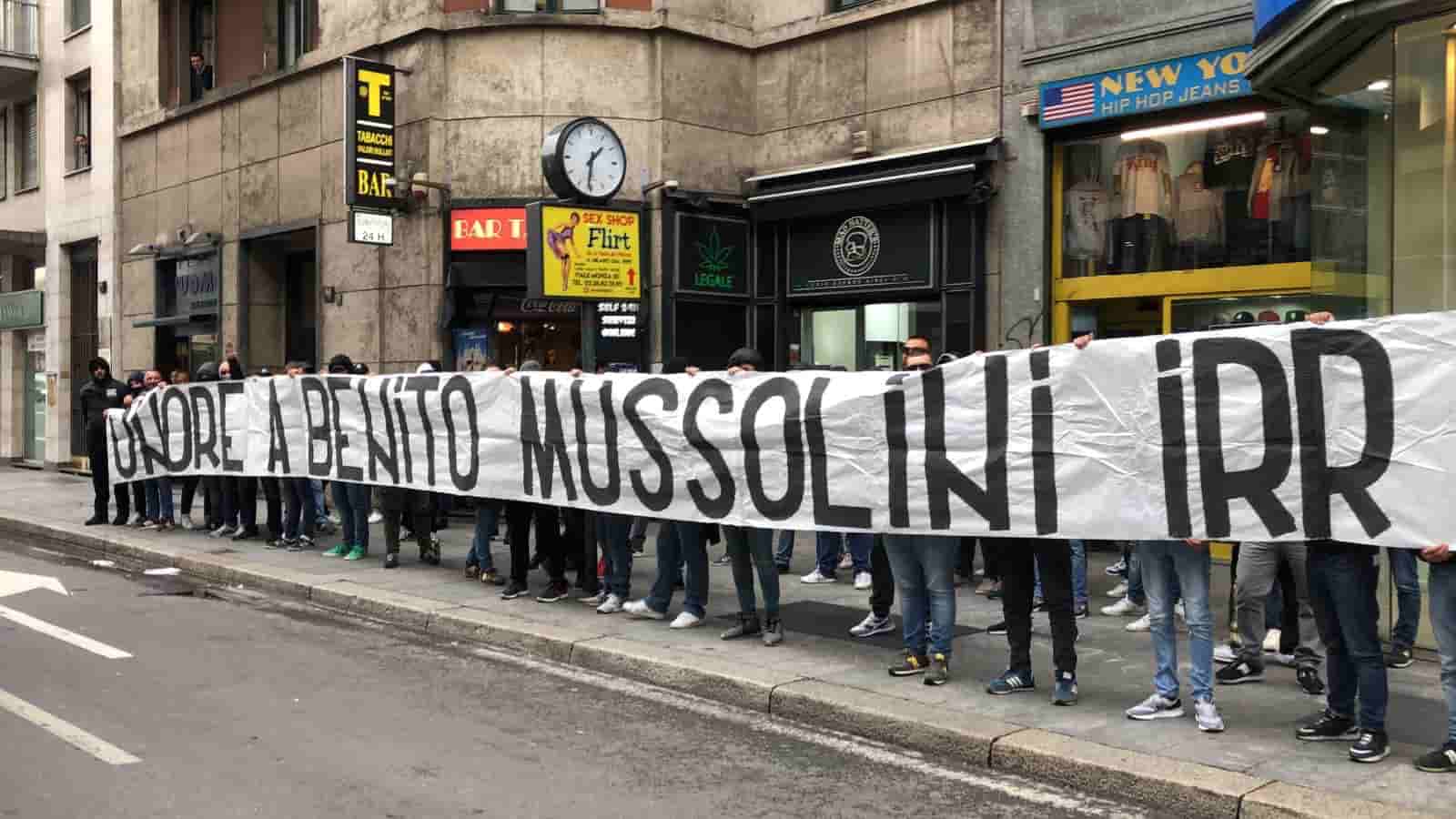 ultrà lazio mussolini striscione