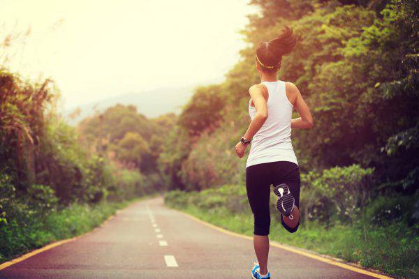 Firenze, donna spinta in un fossato mentre fa jogging e violentata