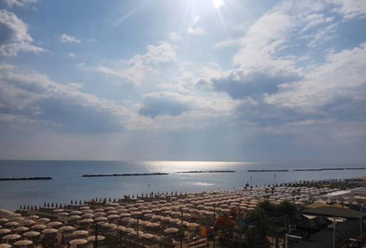 divieto di fumare in spiaggia pesaro