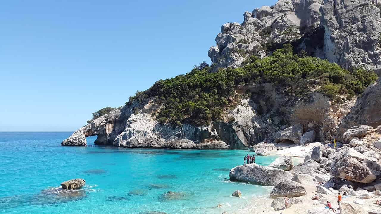 spiagge numero chiuso sardegna