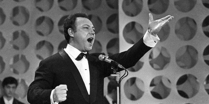 Cantanti Italiani Che Suonano Il Pianoforte