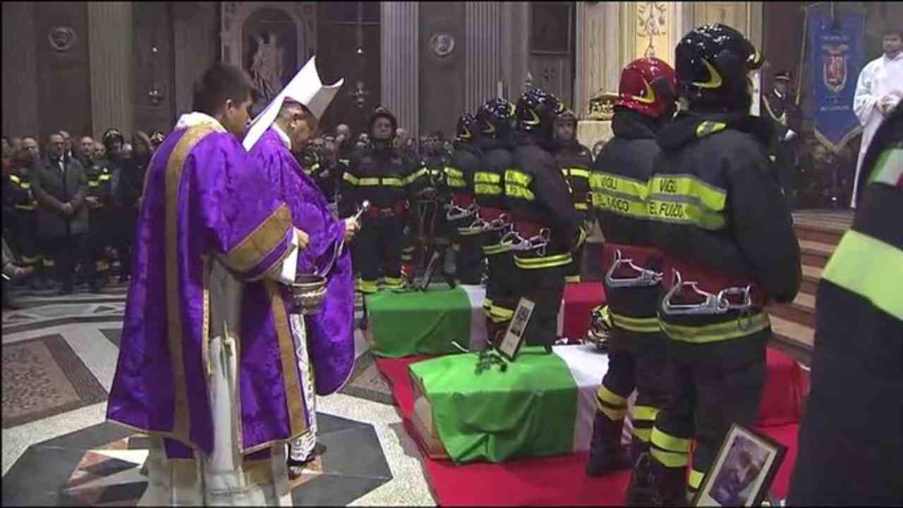 Alessandria funerali vigili del fuoco