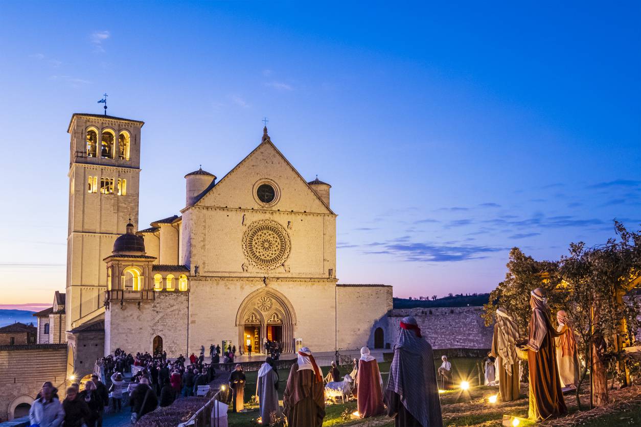 natale-2019-assisi-albero-natale-presepe-tempesta-vaia