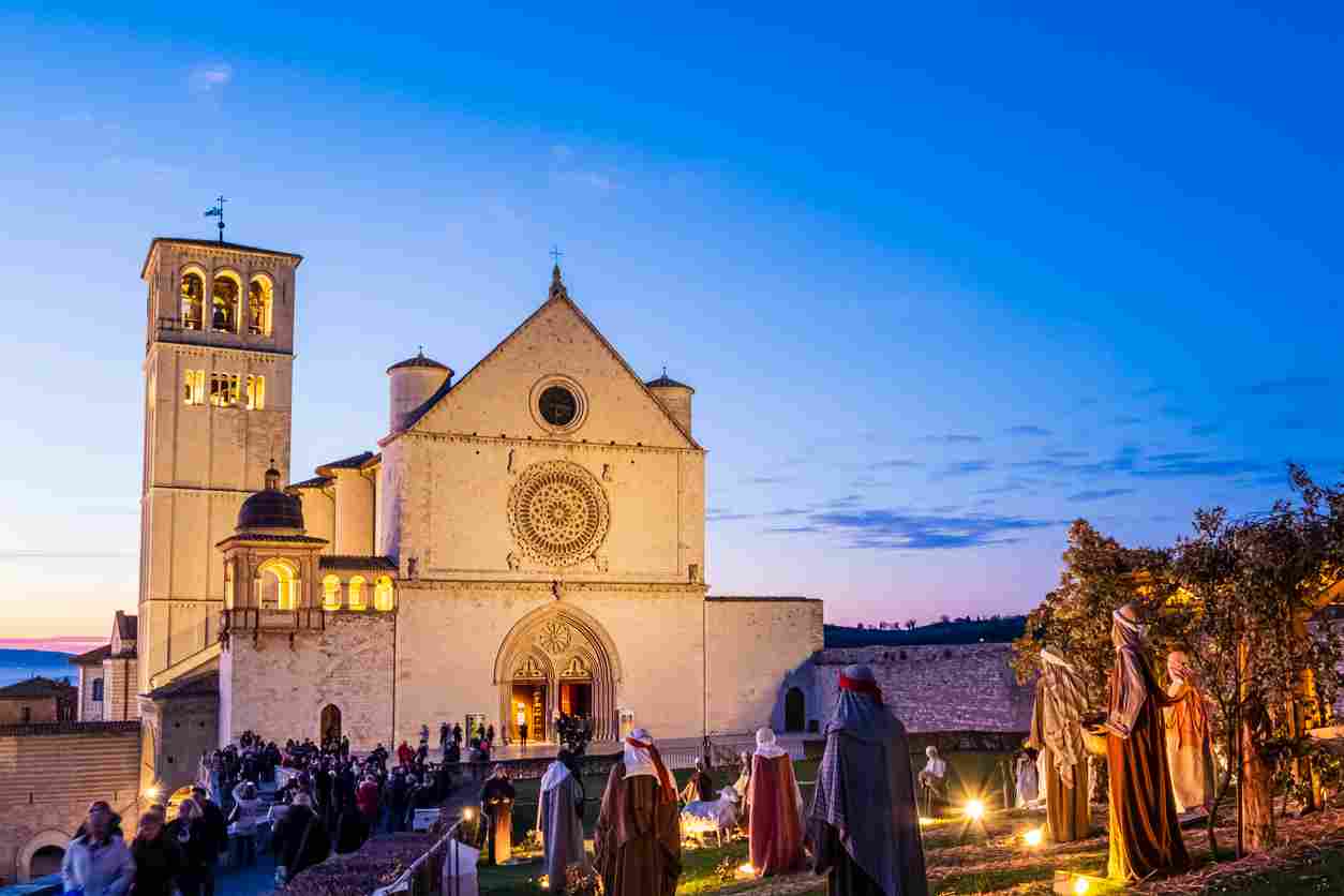 https://www.viagginews.com/wp-content/uploads/2019/12/natale-2019-assisi-albero-natale-presepe-tempesta-vaia-2.jpg