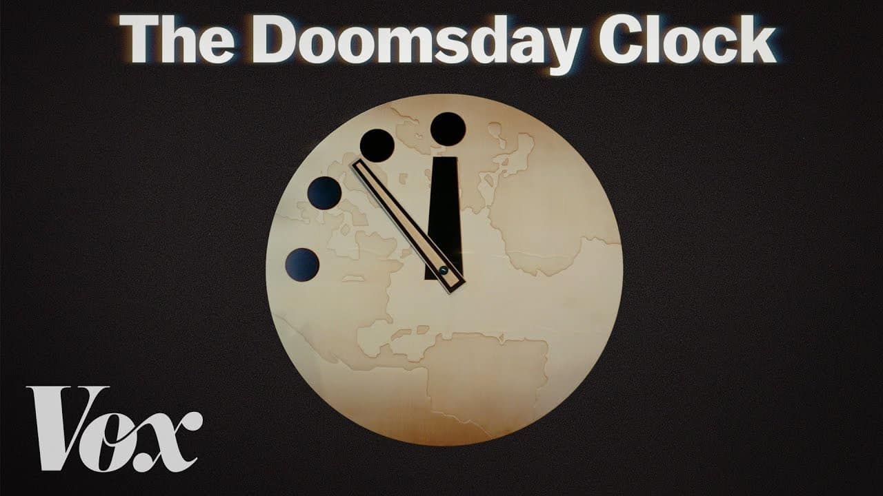 Час судного дня. Doomsday Clock. Часы Судного дня обои. Циферблат часов Судного дня. Часы холодной войны.