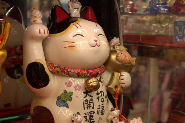 Tokyo, Maneki Neko è il gatto portafortuna