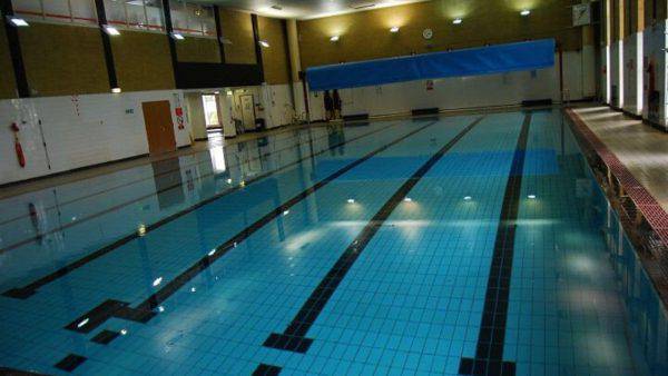 Milano Disabile Annega In Piscina Durante La Lezione Di Nuoto