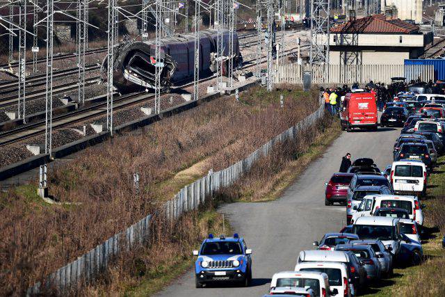 Schianto Mortale Sull A1 distrazione Per Vedere Il Frecciarossa 