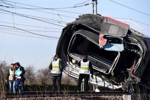 Schianto Mortale Sull A1 distrazione Per Vedere Il Frecciarossa 