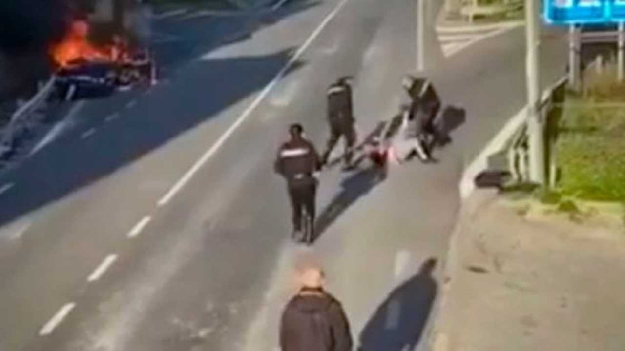 aggressione carabinieri salerno