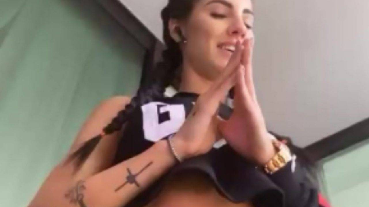 Andrea Damante filma il seno nudo di Giulia De Lellis, i fan si scatenano